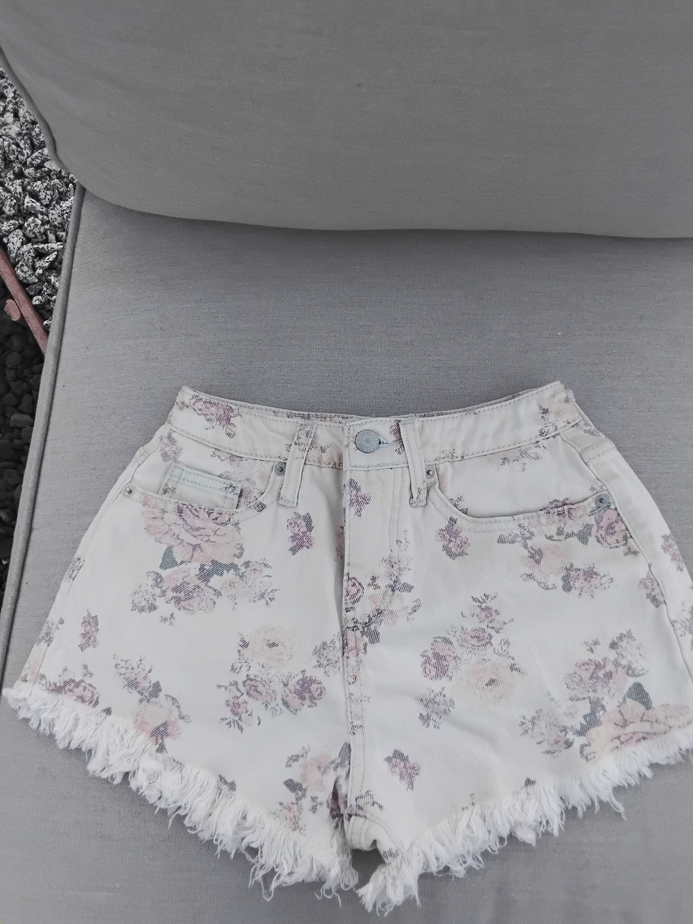 Massimo Floral High-Waist Fringe Hem Shorts - White with Pink Flowers